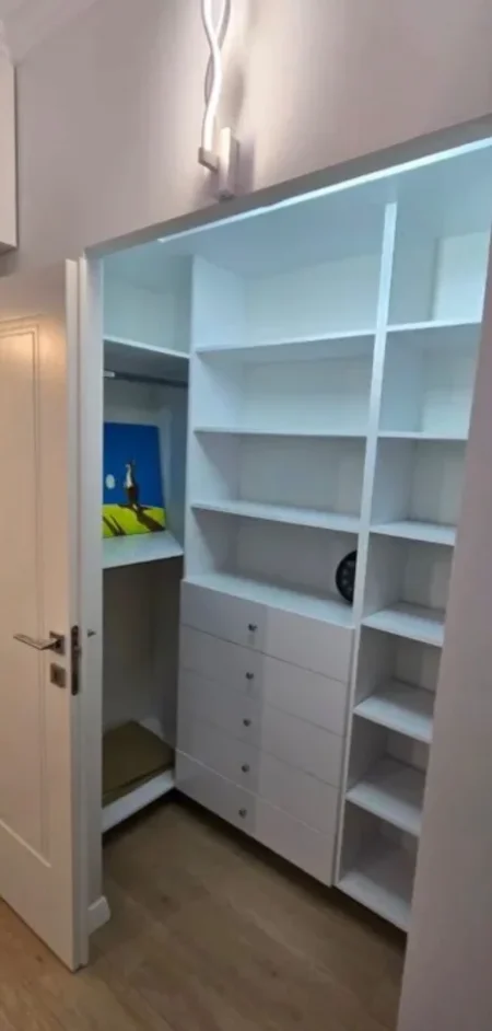 Tirane, jepet me qera apartament 3+1+Ballkon Kati 5, 120 m² 950 € (RRUGA RRAPO HEKALI)