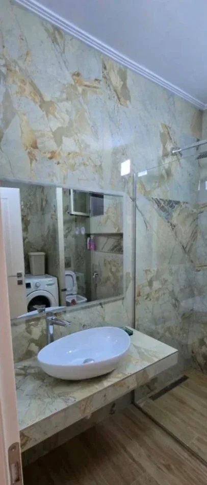 Tirane, jepet me qera apartament 3+1+Ballkon Kati 5, 120 m² 950 € (RRUGA RRAPO HEKALI)