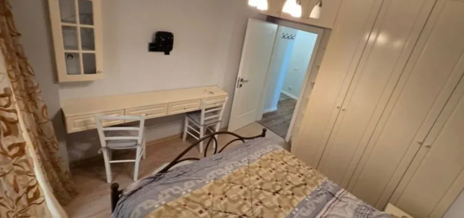 Tirane, jepet me qera apartament 3+1+Ballkon Kati 5, 120 m² 950 € (RRUGA RRAPO HEKALI)