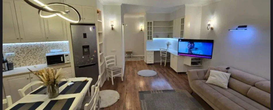 Tirane, jepet me qera apartament 3+1+Ballkon Kati 5, 120 m² 950 € (RRUGA RRAPO HEKALI)