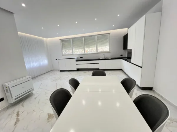 Tirane, shitet Vile 3 Katshe , 695.000 € 