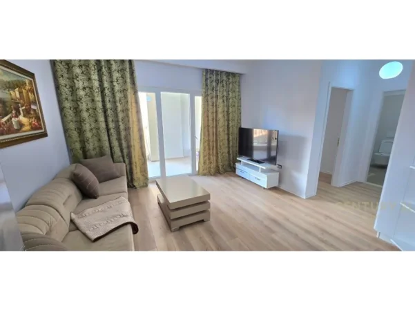 Tirane, jepet me qera 1+1 Kati 4, 64 m² 600 € (Zogu i Zi)