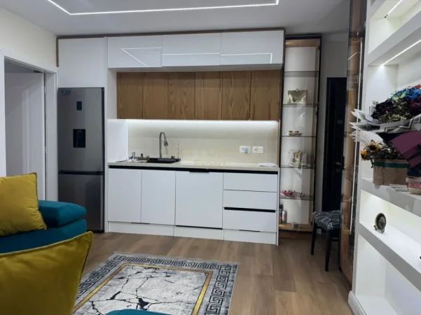 Tirane, jepet me qera apartament 2+1+Ballkon Kati 2, 60 m² 780 € (prane fakultetit te inxhinierise se ndertimit)