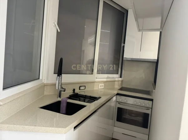 Tirane, jepet me qera apartament 2+1+Ballkon Kati 2, 60 m² 780 € (prane fakultetit te inxhinierise se ndertimit)