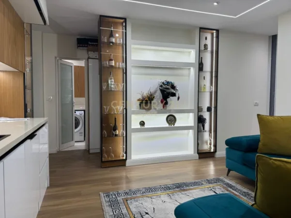 Tirane, jepet me qera apartament 2+1+Ballkon Kati 2, 60 m² 780 € (prane fakultetit te inxhinierise se ndertimit)