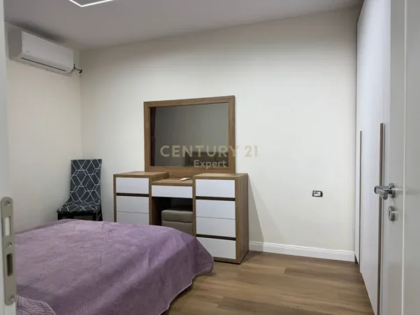 Tirane, jepet me qera apartament 2+1+Ballkon Kati 2, 60 m² 780 € (prane fakultetit te inxhinierise se ndertimit)