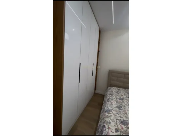 Tirane, jepet me qera apartament 2+1+Ballkon Kati 2, 60 m² 780 € (prane fakultetit te inxhinierise se ndertimit)