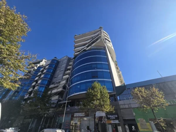 Tirane, jepet me qera ambjent biznesi Kati 5, 289 m² 2.500 € (Rruga e Dibres , Kompleksi Halili)