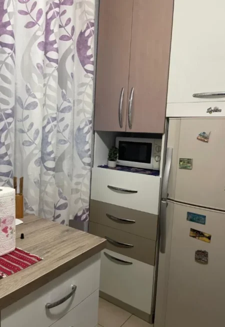 Tirane, jepet me qera apartament 2+1+Ballkon Kati 4, 60 m² 650 € (RRUGA E KOSOVAREVE)