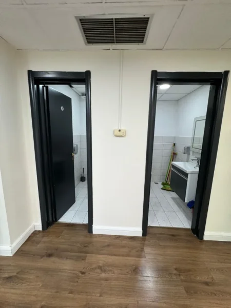 Tirane, jepet me qera zyre Kati 7, 100 m² 1.500 € (RRUGA ABDYL FRASHERI)
