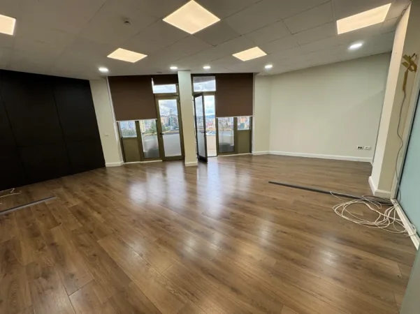 Tirane, jepet me qera zyre Kati 7, 100 m² 1.500 € (RRUGA ABDYL FRASHERI)