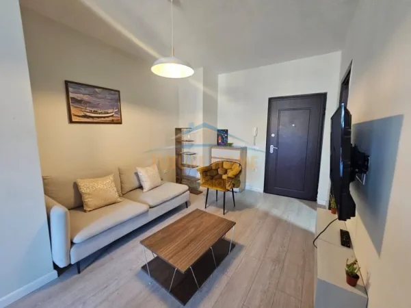 Tirane, jepet me qera apartament Kati 8, 43 m² 500 € (Sheshi Wilson)