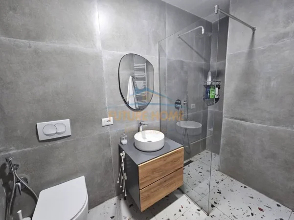 Tirane, jepet me qera apartament Kati 8, 43 m² 500 € (Sheshi Wilson)