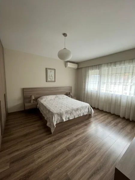 Tirane, jepet me qera apartament 2+1 Kati 2, 130 m² 1.500 € (TEG)