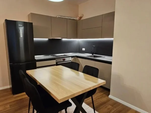 Tirane, jepet me qera apartament 2+1+Ballkon Kati 6, 100 m² 600 € (RRUGA 5 MAJI)