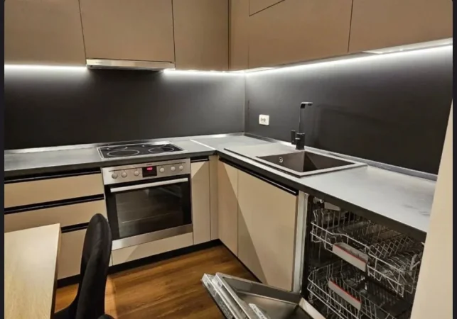 Tirane, jepet me qera apartament 2+1+Ballkon Kati 6, 100 m² 600 € (RRUGA 5 MAJI)