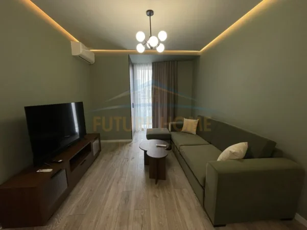 Tirane, jepet me qera apartament 1+1 , 75 m² 800 € (Golden Tower)