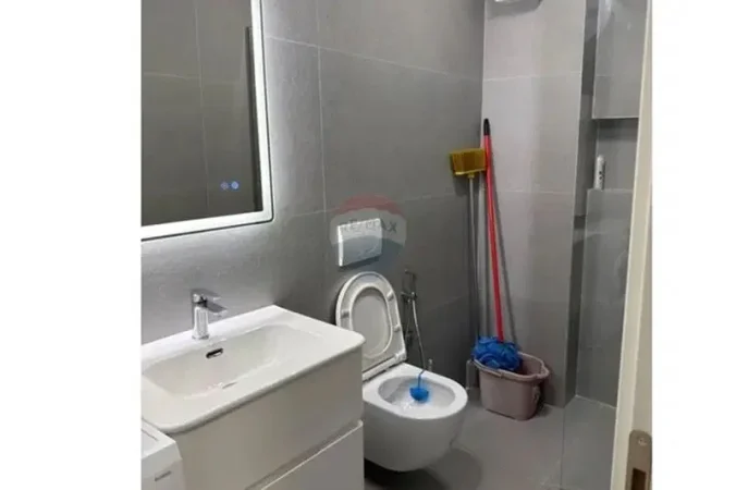 Tirane, jepet me qera apartament 3+1 , 700 € (Rruga Mine Peza)