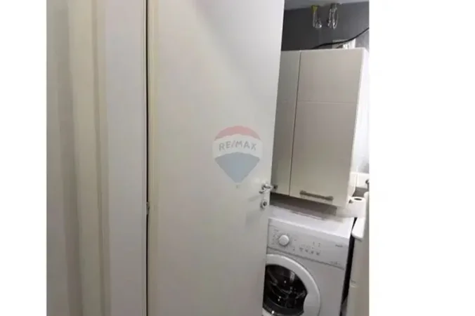 Tirane, jepet me qera apartament 3+1 , 700 € (Rruga Mine Peza)