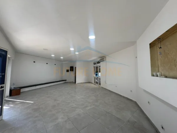 Tirane, jepet me qera ambjent biznesi Kati 0, 54 m² 570 € (Zogu ZI)