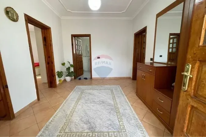 Tirane, jepet me qera shtepi 2+1 Kati 0, 400 m² 450 € (Allias)