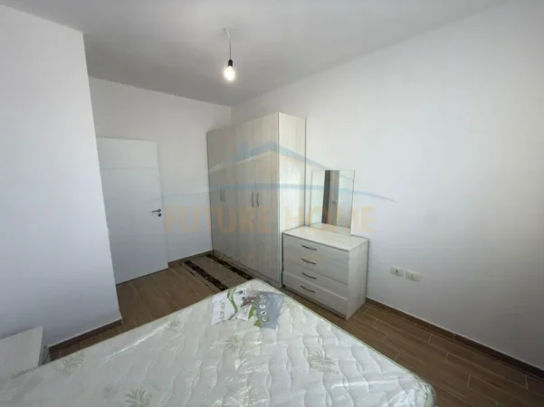 Tirane, jepet me qera apartament 2+1+Ballkon Kati 4, 83 m² 500 € (Unaza e Re)