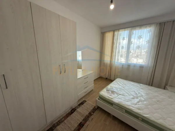 Tirane, jepet me qera apartament 2+1+Ballkon Kati 4, 83 m² 500 € (Unaza e Re)