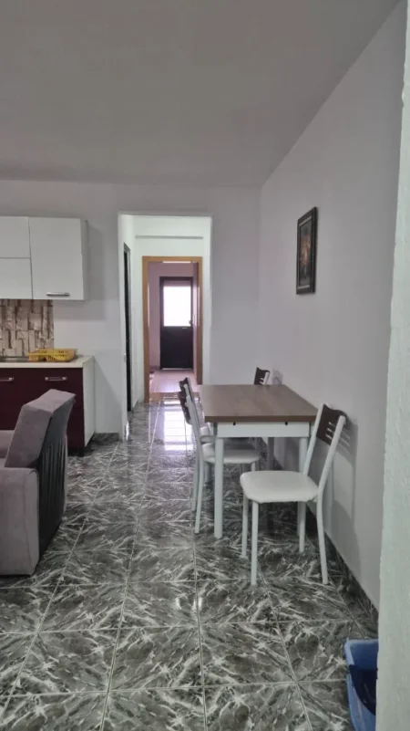 Tirane, jepet me qera apartament 2+1+Ballkon Kati 5, 93 m² 625 € (Rruga Ymer Kurti tek Posta 8)