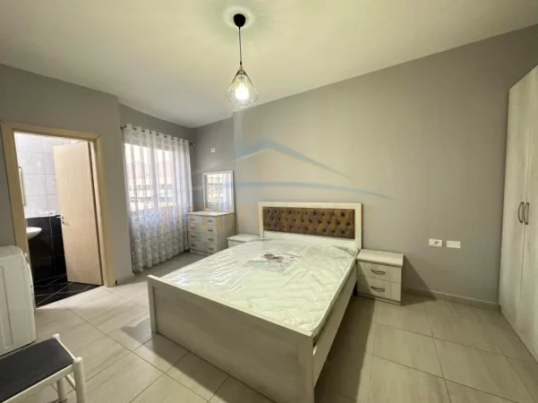 Tirane, jepet me qera apartament 1+1+Ballkon Kati 7, 65 m² 420 € (Unaza e Re)