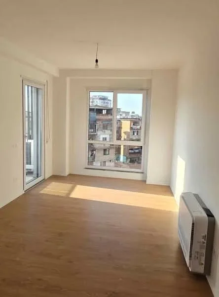 Tirane, jepet me qera apartament 2+1+Ballkon Kati 3, 86 m² 700 € (Rruga Egnatia)