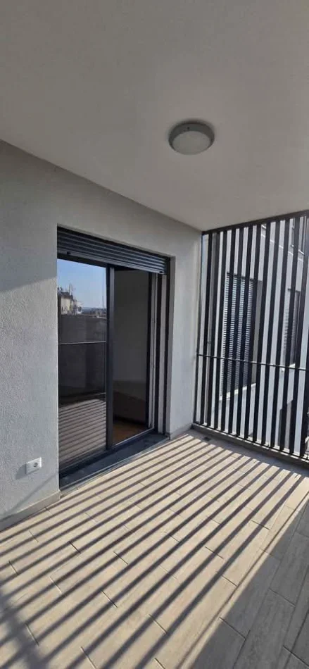 Tirane, jepet me qera apartament 2+1+Ballkon Kati 3, 86 m² 700 € (Rruga Egnatia)