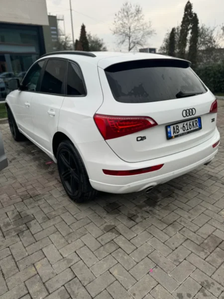 Tirane, shitet makine Audi Nafte, e bardhë automatik Klima 240.000 km 11.000 €