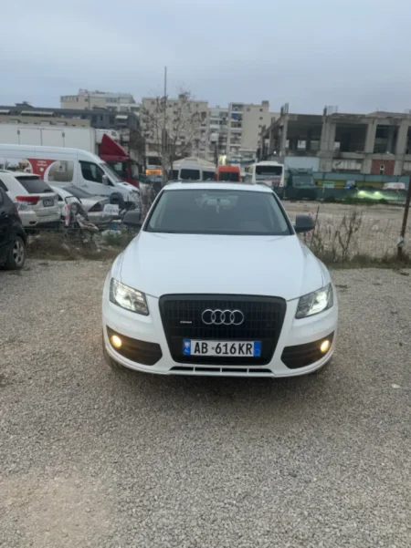 Tirane, shitet makine Audi Nafte, e bardhë automatik Klima 240.000 km 11.000 €