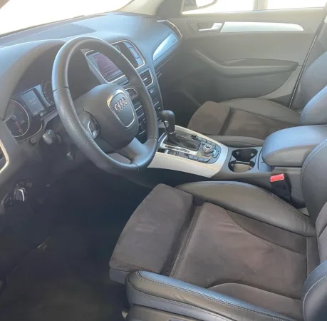 Tirane, shitet makine Audi Nafte, e bardhë automatik Klima 240.000 km 11.000 €