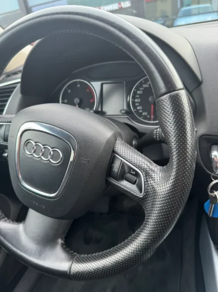 Tirane, shitet makine Audi Nafte, e bardhë automatik Klima 240.000 km 11.000 €