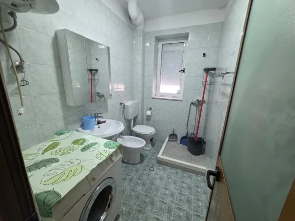 Tirane, jepet me qera apartament 1+1 Kati 2, 70 m² 450 € (Shkolla e Baletit)