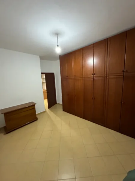 Tirane, jepet me qera apartament 1+1 Kati 2, 70 m² 350 € (Rruga Jordan Misja prane Spakut)