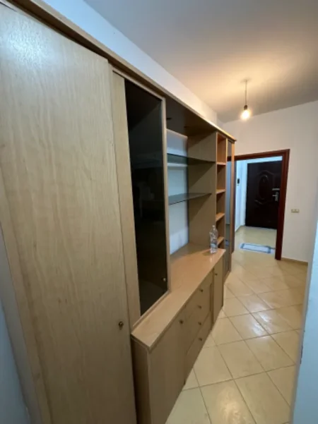 Tirane, jepet me qera apartament 1+1 Kati 2, 70 m² 350 € (Rruga Jordan Misja prane Spakut)