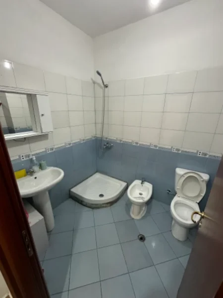 Tirane, jepet me qera apartament 1+1 Kati 2, 70 m² 350 € (Rruga Jordan Misja prane Spakut)