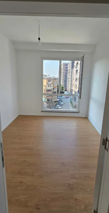 Tirane, jepet me qera apartament 2+1+Ballkon , 110 m² 700 € (Don Bosko)