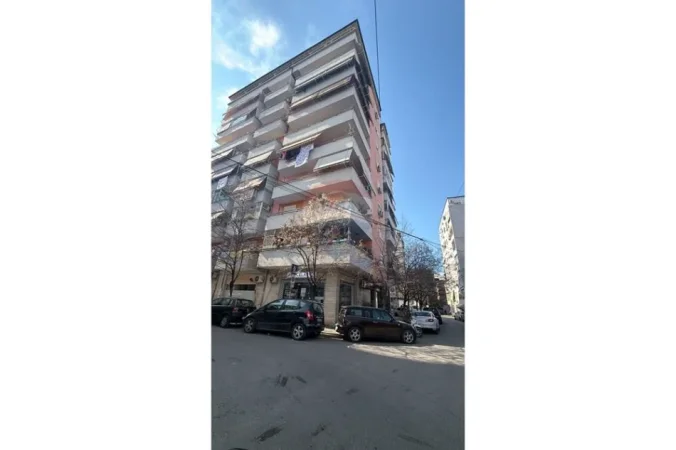 Tirane, jepet me qera apartament , 90 m² 900 € 