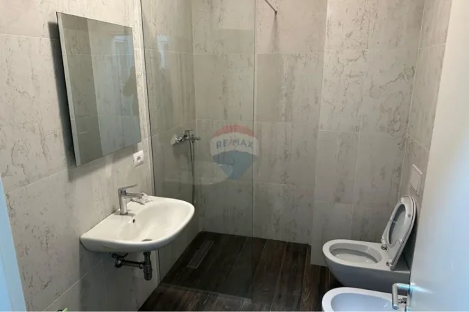 Tirane, jepet me qera apartament , 106 m² 750 € 