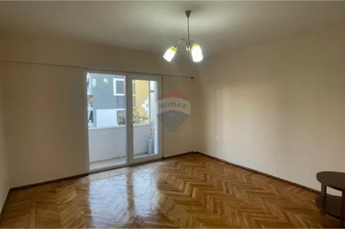 Tirane, jepet me qera zyre , 60 m² 600 € 