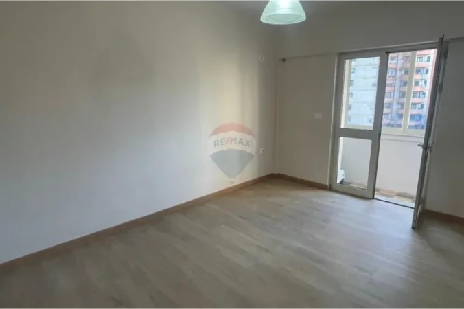 Tirane, jepet me qera zyre , 60 m² 600 € 