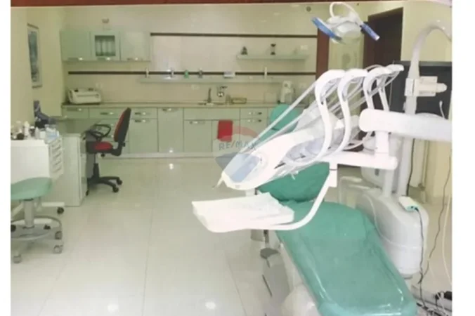 Tirane, jepet me qera ambjent biznesi , 88 m² 1.101 € 