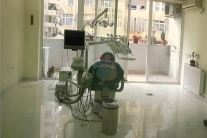 Tirane, jepet me qera ambjent biznesi , 88 m² 1.101 € 