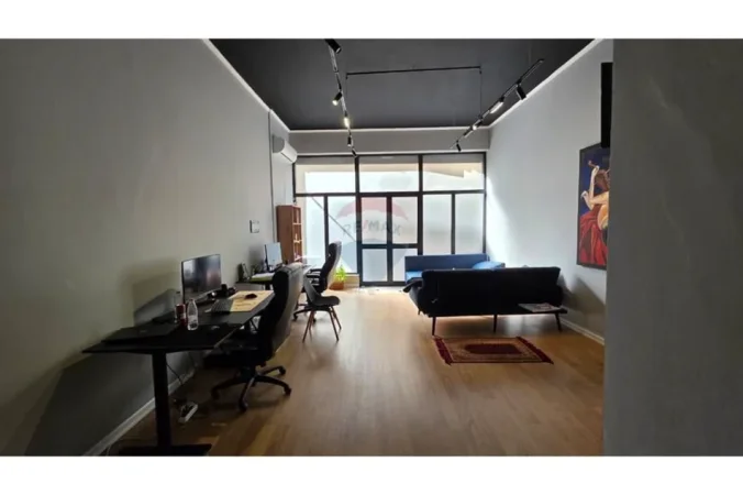 Tirane, jepet me qera dyqan , 40 m² 400 € 