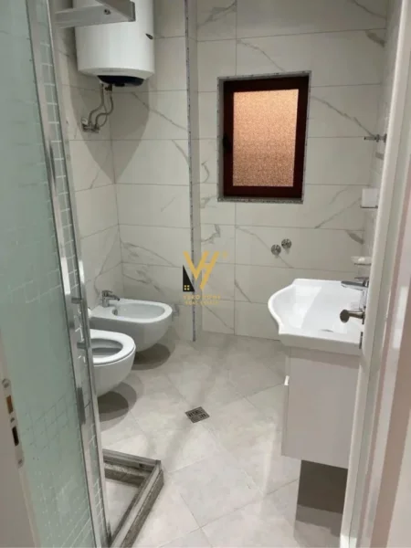 JEPET APARTAMENT 3+1+2+3BLK ME QIRA TE ALI DEMI 50.000 LEKE