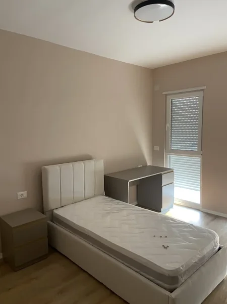 Tirane, jepet me qera apartament 2+1 8, 92 550 (Univers City)