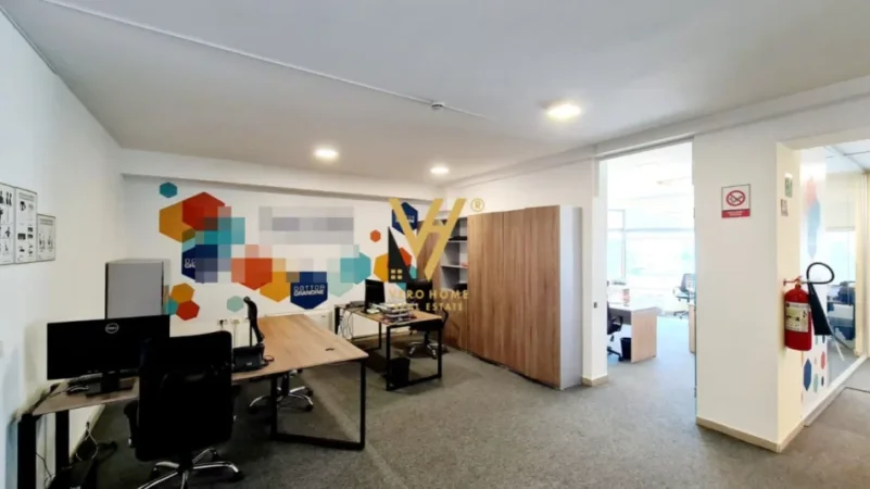 JEPET AMBIENT KOMERCIAL 290 M2 ME QERA TE KOMPLEKSI HALILI 2.900 EURO